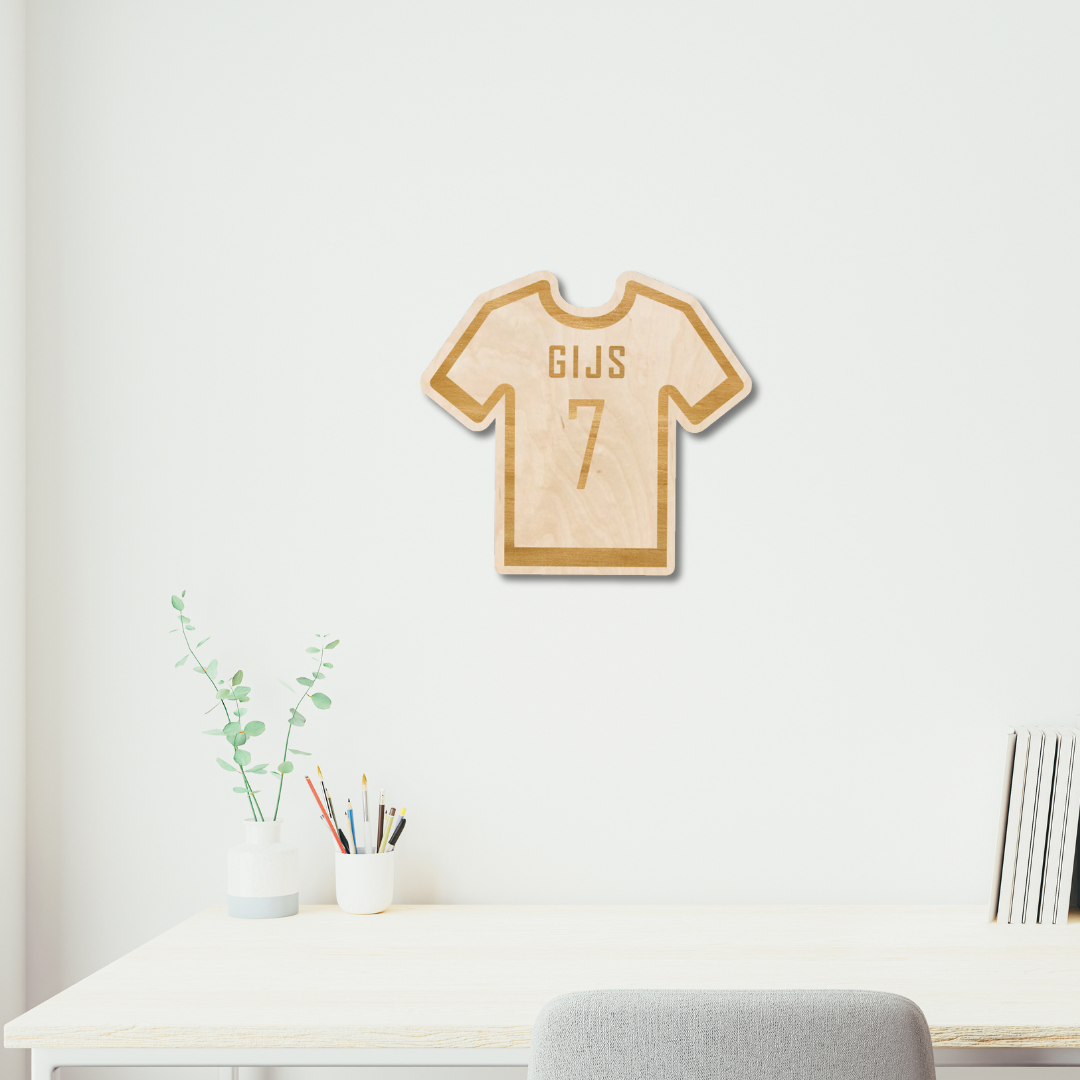 Houten voetbalshirt met naam en rugnummer