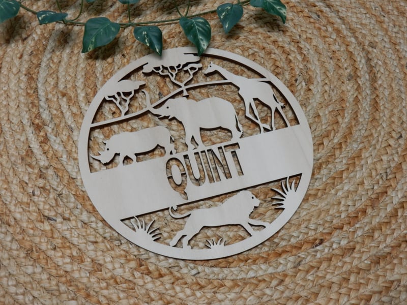 Houten muurcirkel met naam Safari