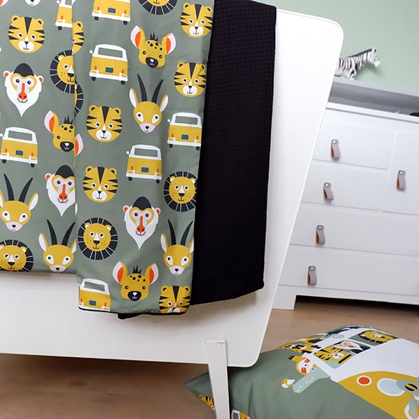 Ledikantdeken safari olijf groen - wafelstof zwart