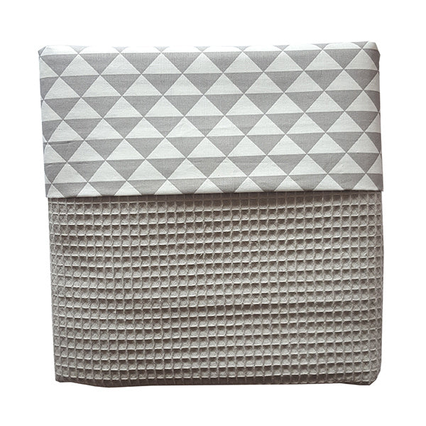Wiegdeken wafelstof grijs - wit driehoek