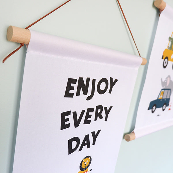 Textielposter kinderkamer Dieren onderweg tekst - wit