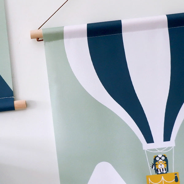 Textielposter luchtballon babykamer - bleekgroen