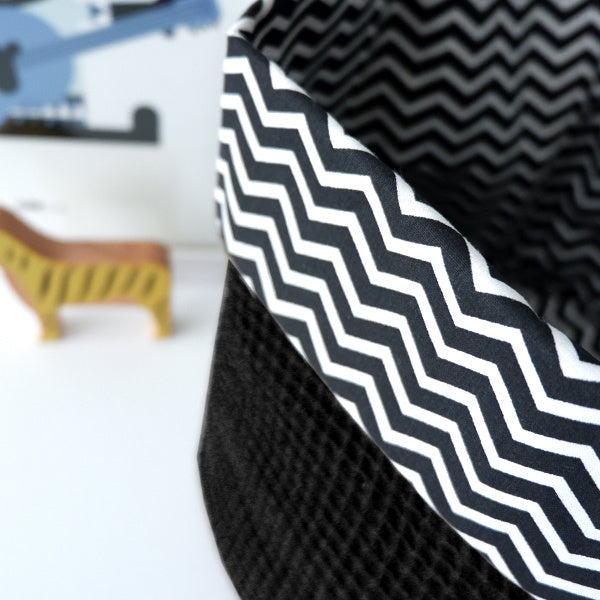 Commodemandje wafelstof zwart - zigzag zwart wit