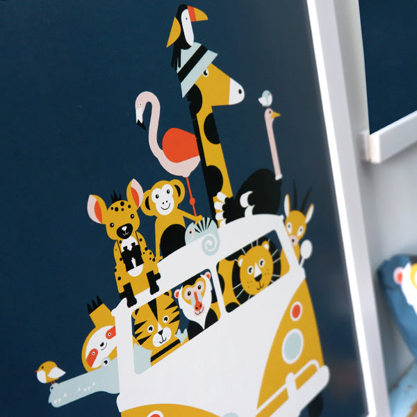 Poster kinderkamer VW bus met safari jungle dieren - donker blauw