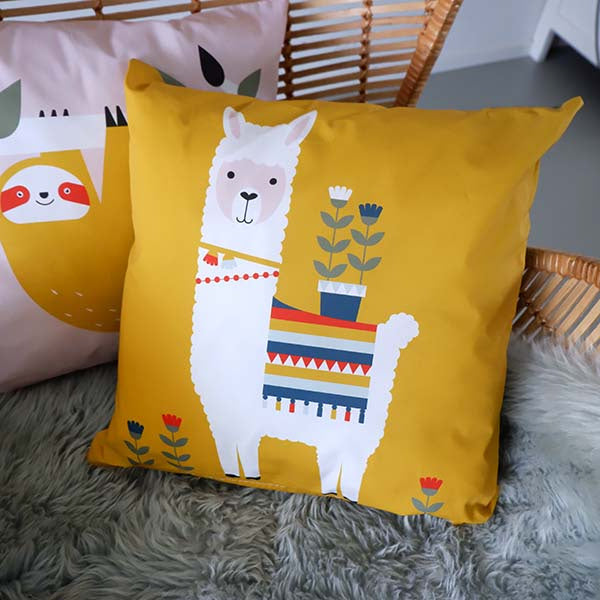 Kussen kinderkamer Lama oker - inclusief binnenkussen