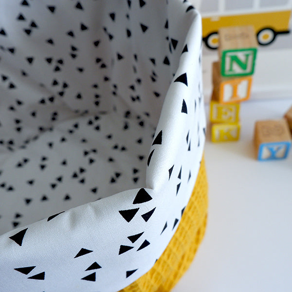 Commodemandje wafelstof oker - zwart wit triangel
