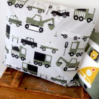 Kussen XL kinderkamer - auto voertuigen olijfgroen