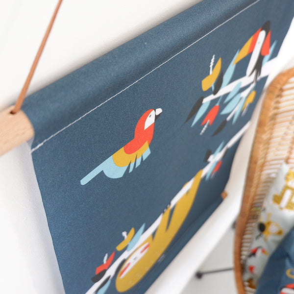 Textielposter jungle kinderkamer toekan + luiaard - blauw