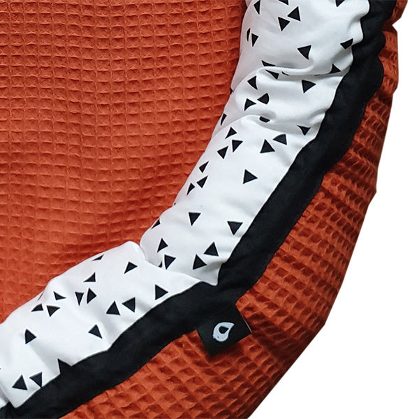 Babynestje wafelstof terracotta rood - triangel (incl dekentje)