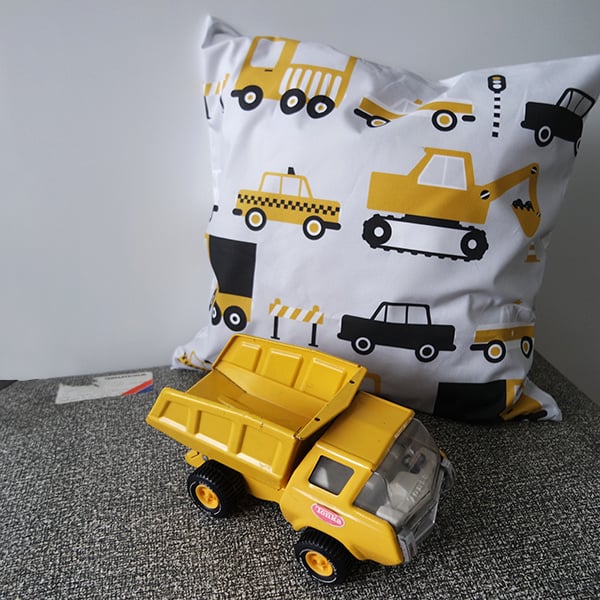 Kussen auto voertuig oker - inclusief binnenkussen