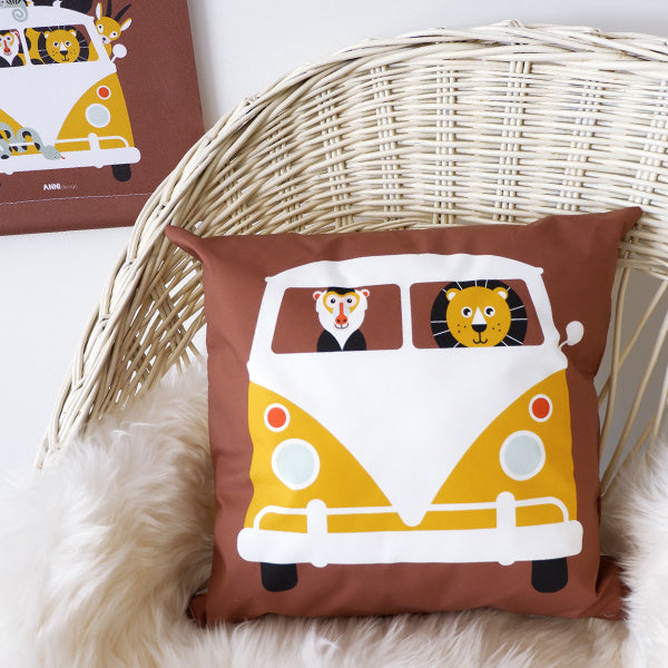 Kussen kinderkamer safari jungle dieren in VW bus - terra