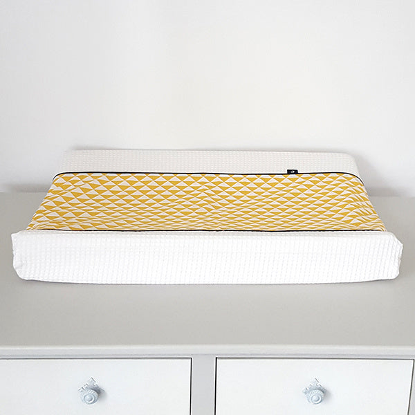 Aankleedkussenhoes wafelstof wit - oker driehoek