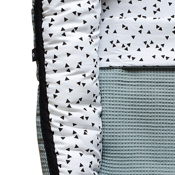 Babynestje wafelstof old green - triangel (incl dekentje)