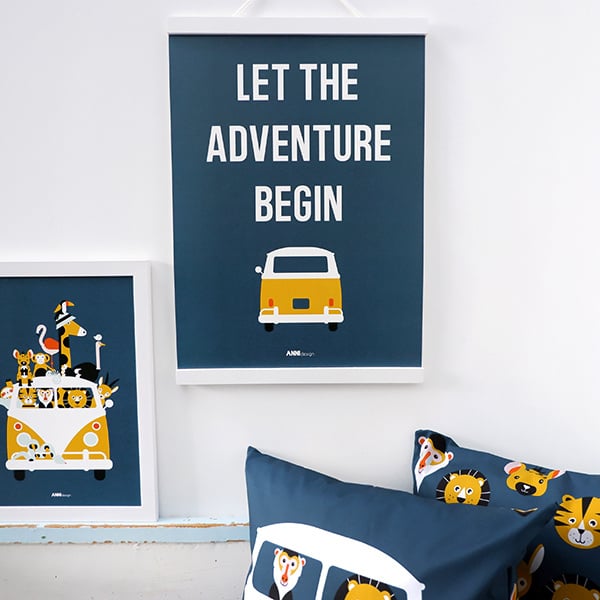 Poster VW bus met tekst Let the adventure begin  -  donker blauw A4