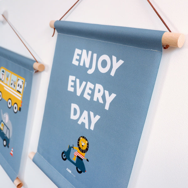 Textielposter kinderkamer Dieren onderweg tekst - jeansblauw