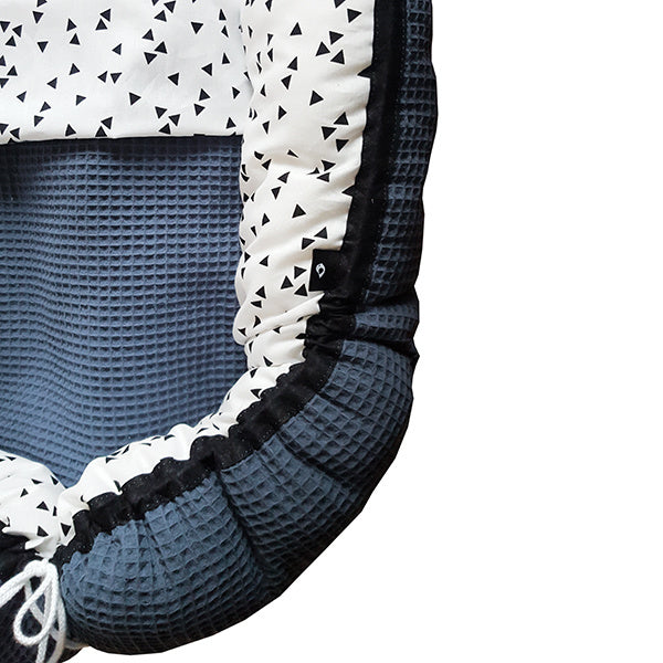 Babynestje wafelstof donker oud blauw - triangel
