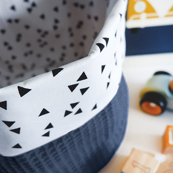 Commodemandje wafelstof donker oud blauw - zwart wit triangel