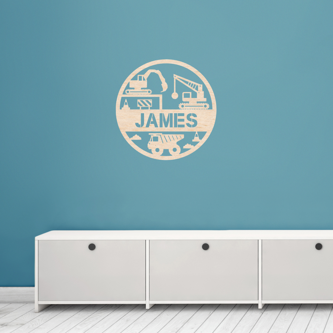 Houten muurcirkel met naam werkvoertuigen