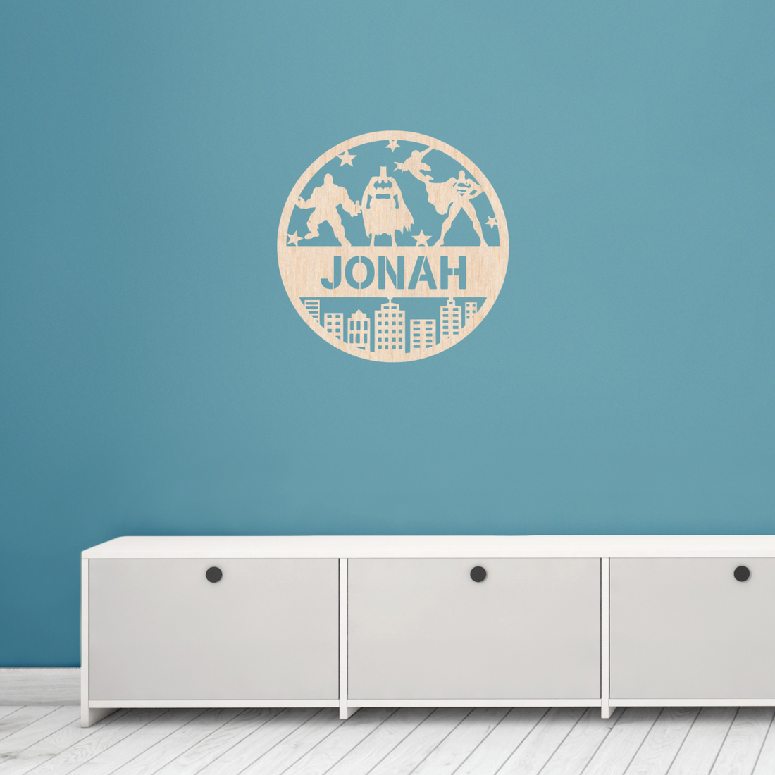 Houten muurcirkel met naam superhelden