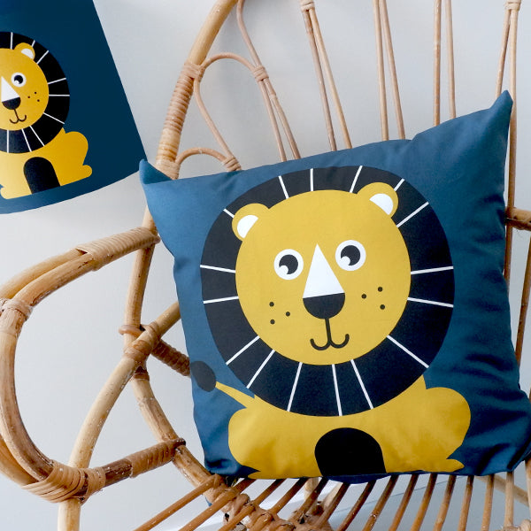 Kussen kinderkamer Leeuw - donker blauw (inclusief binnenkussen)