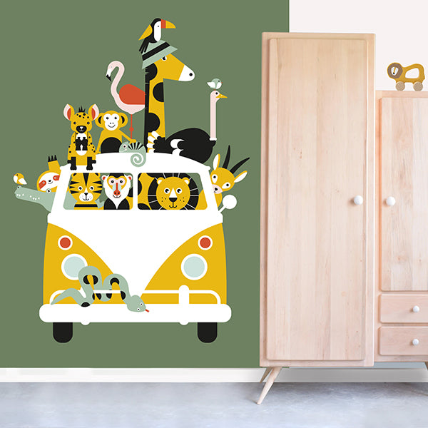 Behang Busje op safari kinderkamer olijf groen