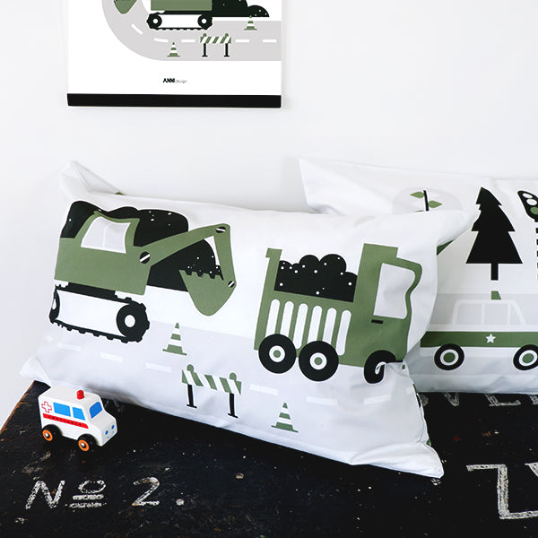 Kussen L kinderkamer Graafmachine en Vrachtwagen - olijf groen (inclusief binnenkussen)