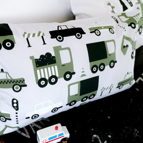 Kussen L kinderkamer Graafmachine en Vrachtwagen - olijf groen (inclusief binnenkussen)