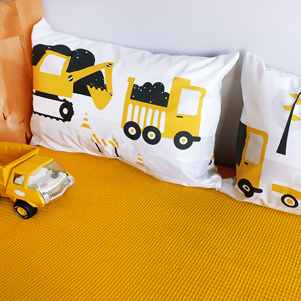 Kussen L kinderkamer Graafmachine en Vrachtwagen - oker geel (inclusief binnenkussen)