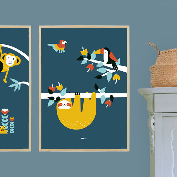 Poster XL Jungle Luiaard en Toekan kinderkamer - donker blauw