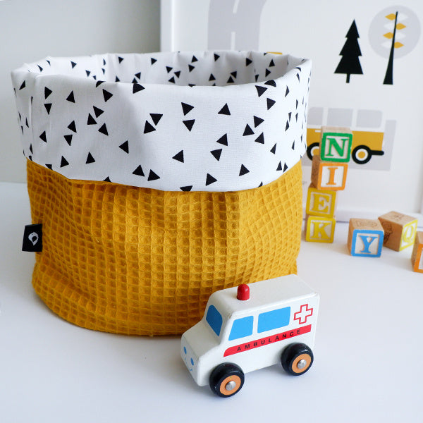 Commodemandje wafelstof oker - zwart wit triangel