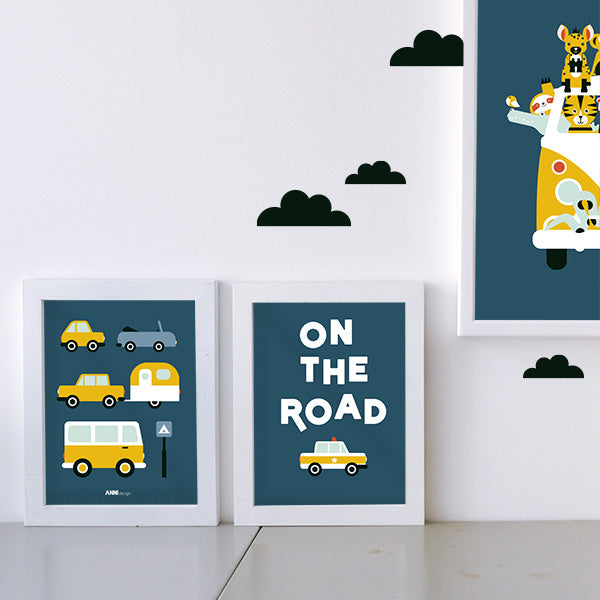 Posterset on the road tekst + voertuigen voor kinderkamer - donkerblauw