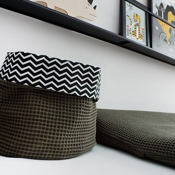 Commodemandje wafelstof vintage olijf groen - zigzag zwart wit
