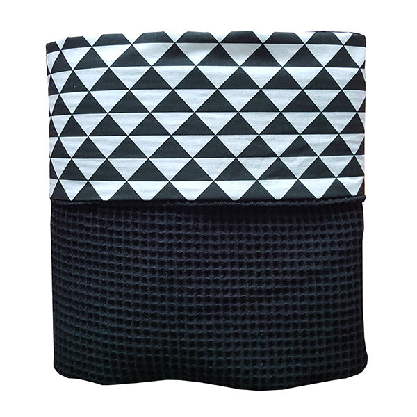 Wiegdeken wafelstof zwart wit driehoek