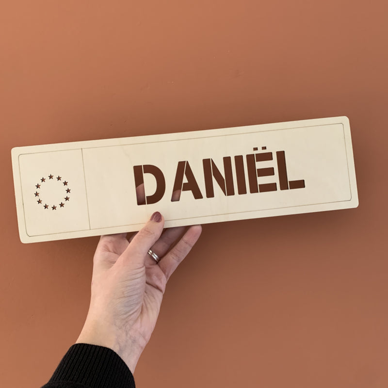 Houten kenteken met naam
