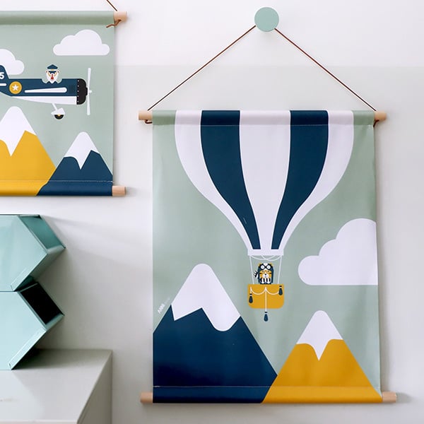 Textielposter luchtballon babykamer - bleekgroen