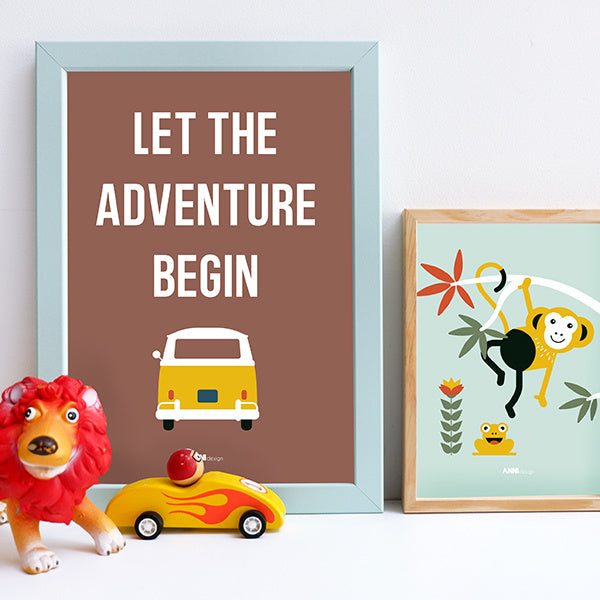 Poster VW bus met tekst Let the adventure begin - terracotta bruin