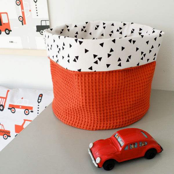 Commodemandje wafelstof terracotta rood (roest) - zwart wit triangel