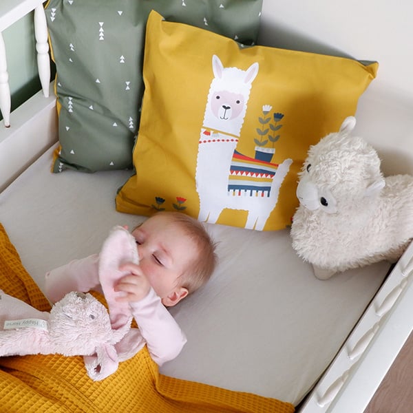 Kussen kinderkamer Lama oker - inclusief binnenkussen