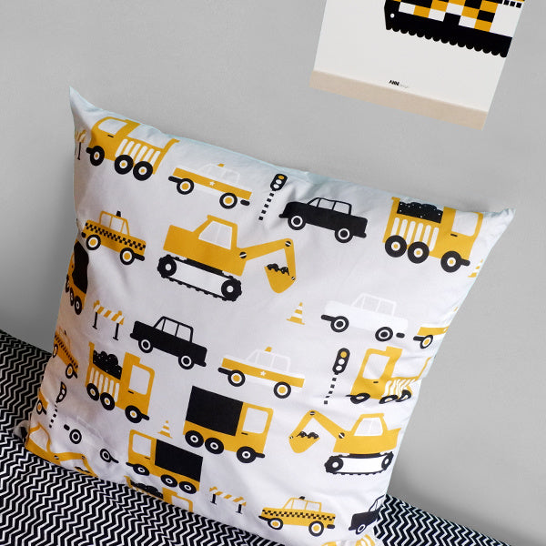 Kussen XL kinderkamer - auto voertuigen oker