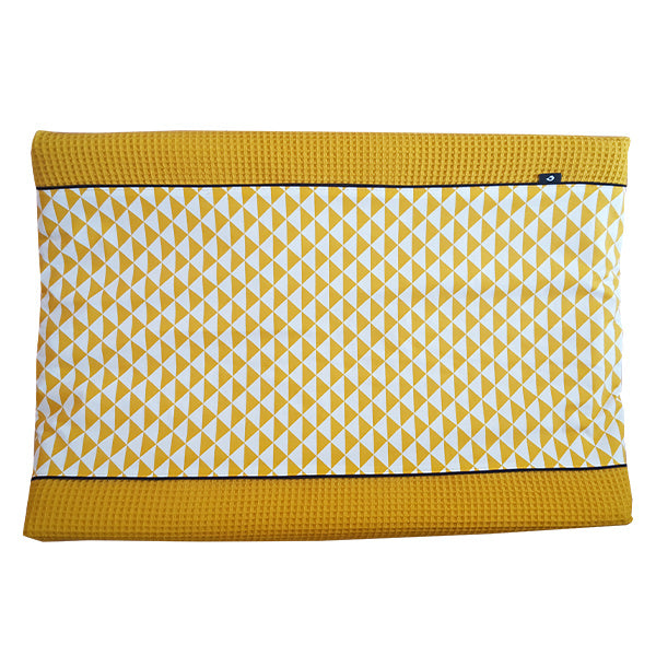 Aankleedkussenhoes wafelstof oker driehoek