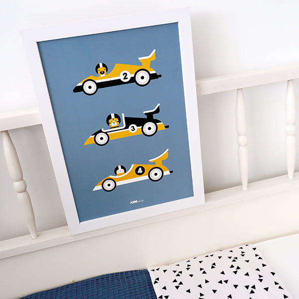 Poster Raceauto kinderkamer - jeans blauw & oker geel - A4 formaat
