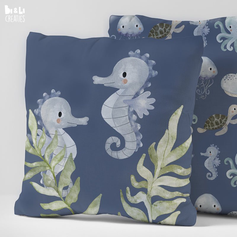Kussen kinderkamer onderwater wereld - zeepaardje (blauw)